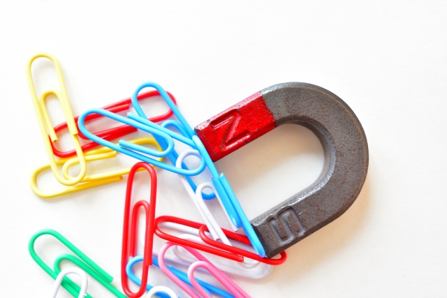 磁石で安定させる入れ歯とは？仕組み・メリット・費用の目安を解説