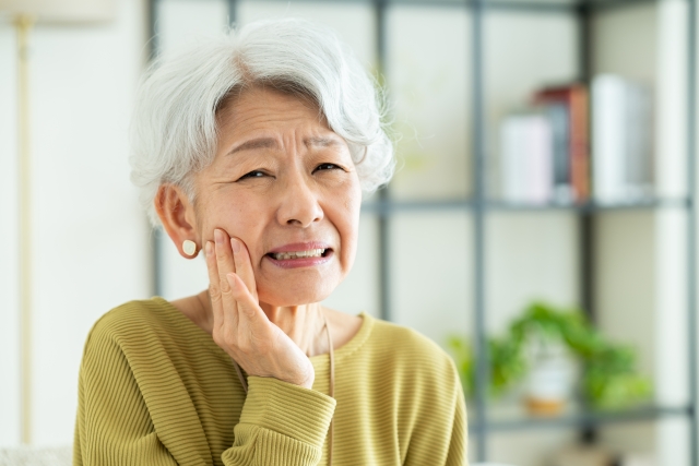 歯が痛い…でも歯医者に行けない場合の対処法は？